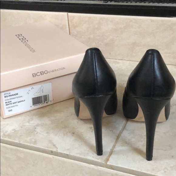 BCBG stilettos - Picture 4 of 5